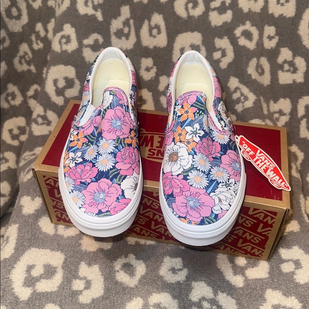 Vans Classic  Slip-On Sneakers 😍 In Retro Floral/Multi True White 😍😍 New 🩷🩷 - Picture 11 of 17